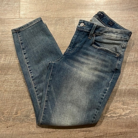 Lucky Brand Denim - Lucky Brand Lolita low rise crop distressed denim blue jeans size 6/28